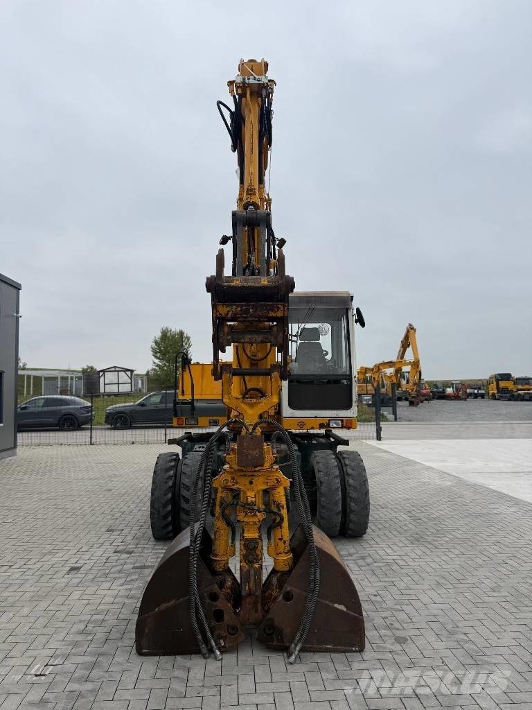 Liebherr A 312 Pelle sur pneus