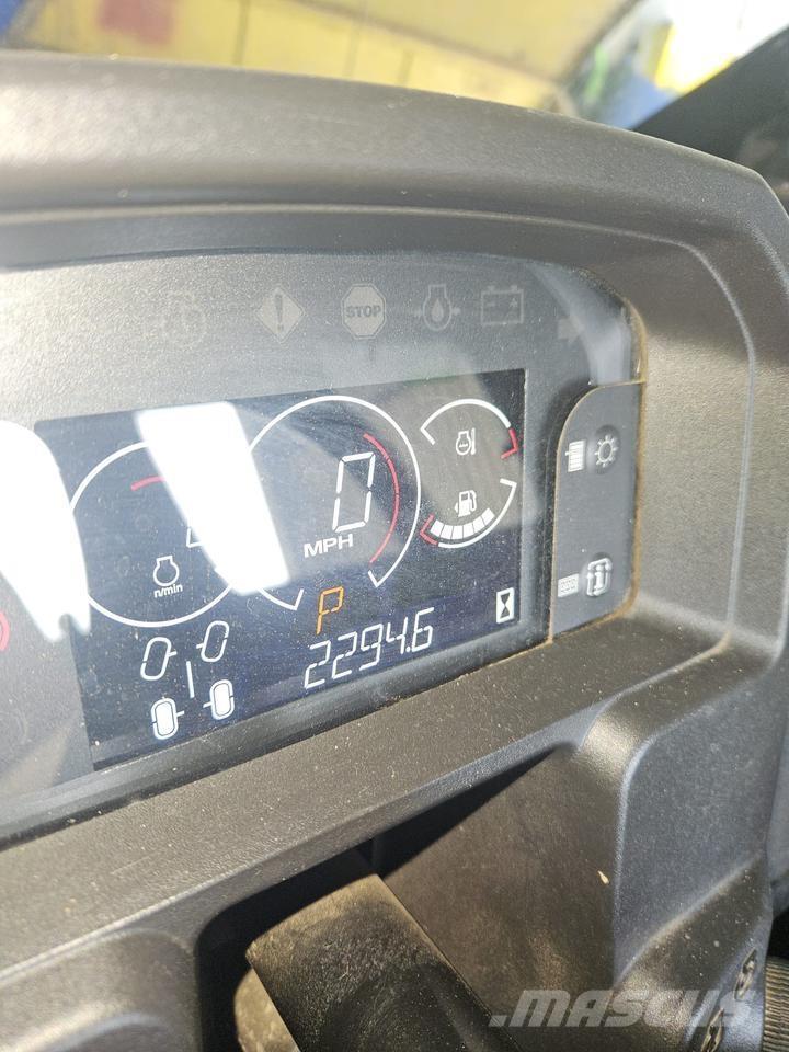 John Deere XUV865M Quad