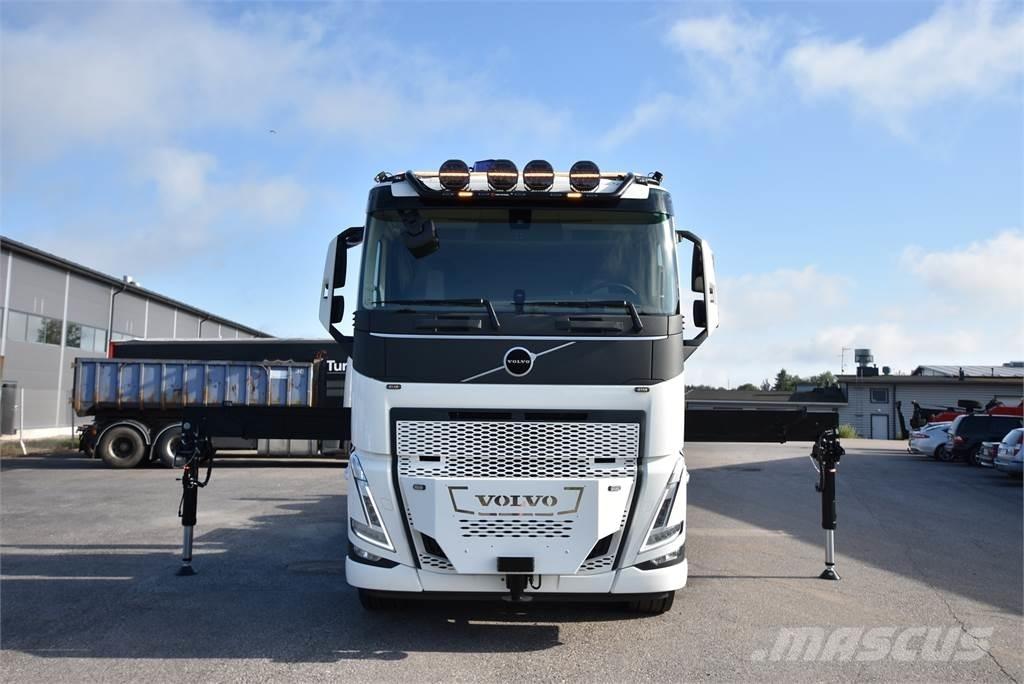 Volvo FH 540 8X4 Camion plateau ridelle avec grue