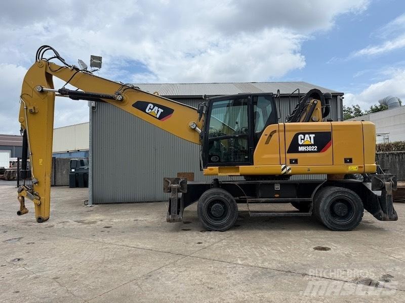 CAT MH 3022 Pelle à déchets