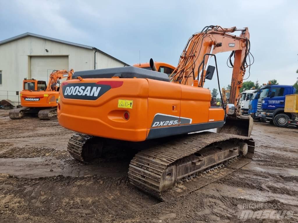 Doosan DX 255 LC Pelle sur chenilles