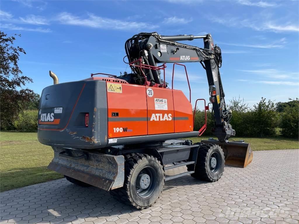 Atlas 190W Pelle sur pneus