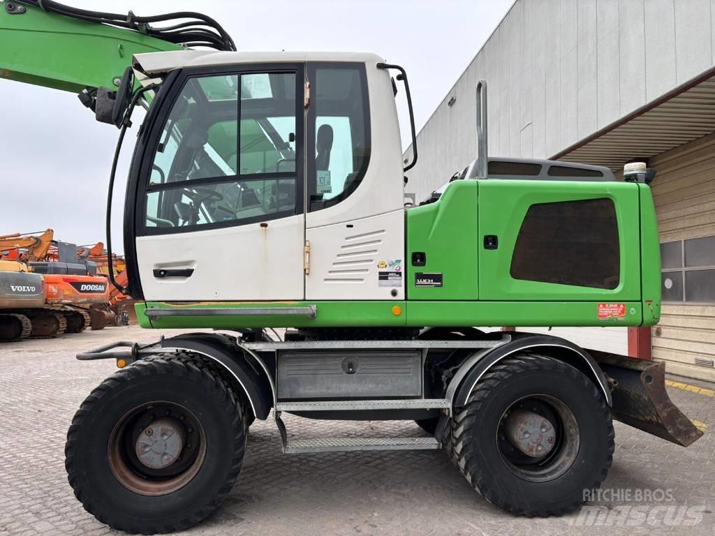 Liebherr A 918 Pelle sur pneus