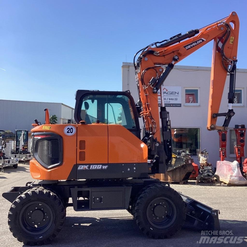 Develon DX100W-7 Pelle sur pneus