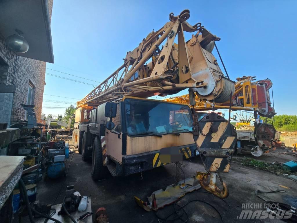 Liebherr LTM 1100-1 Grues tout terrain