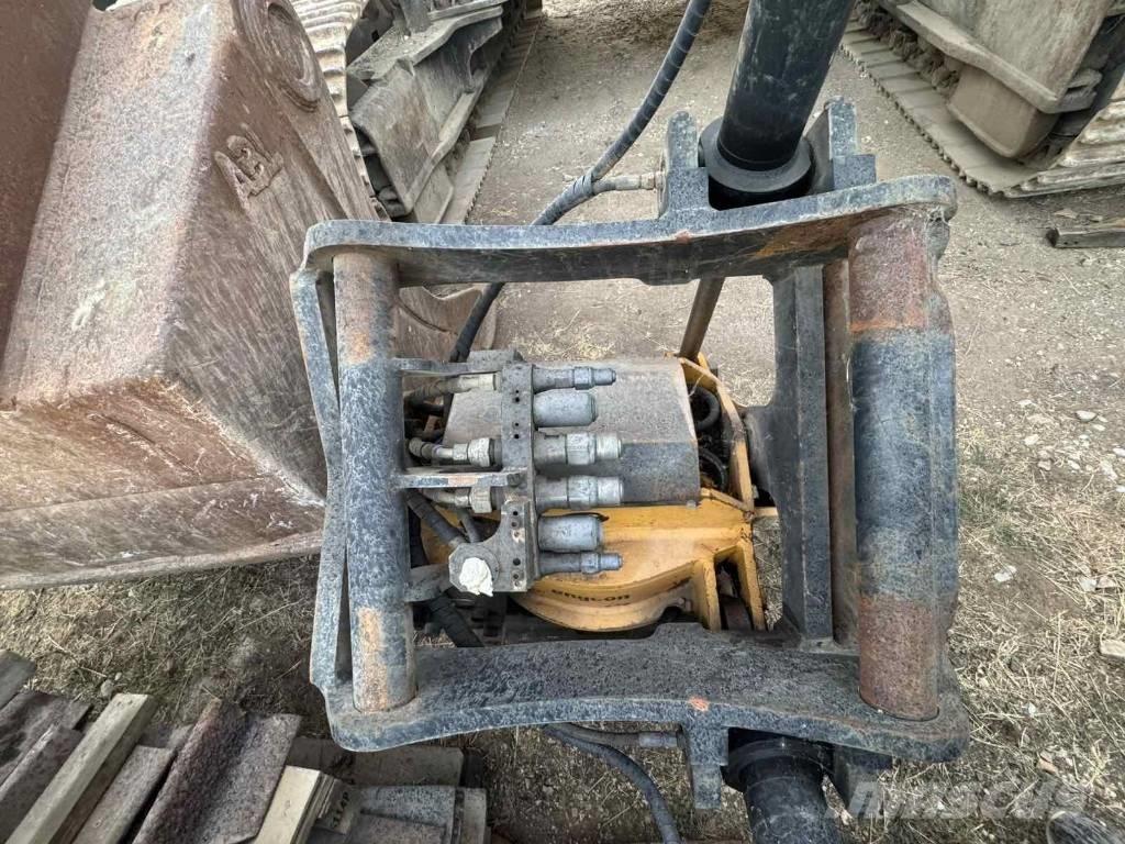 CAT 329 D LN VA Pelle sur chenilles
