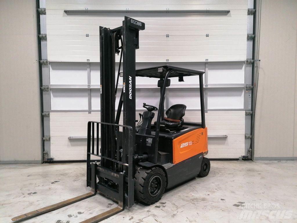 Doosan B25X-7 Chariots élévateurs électriques