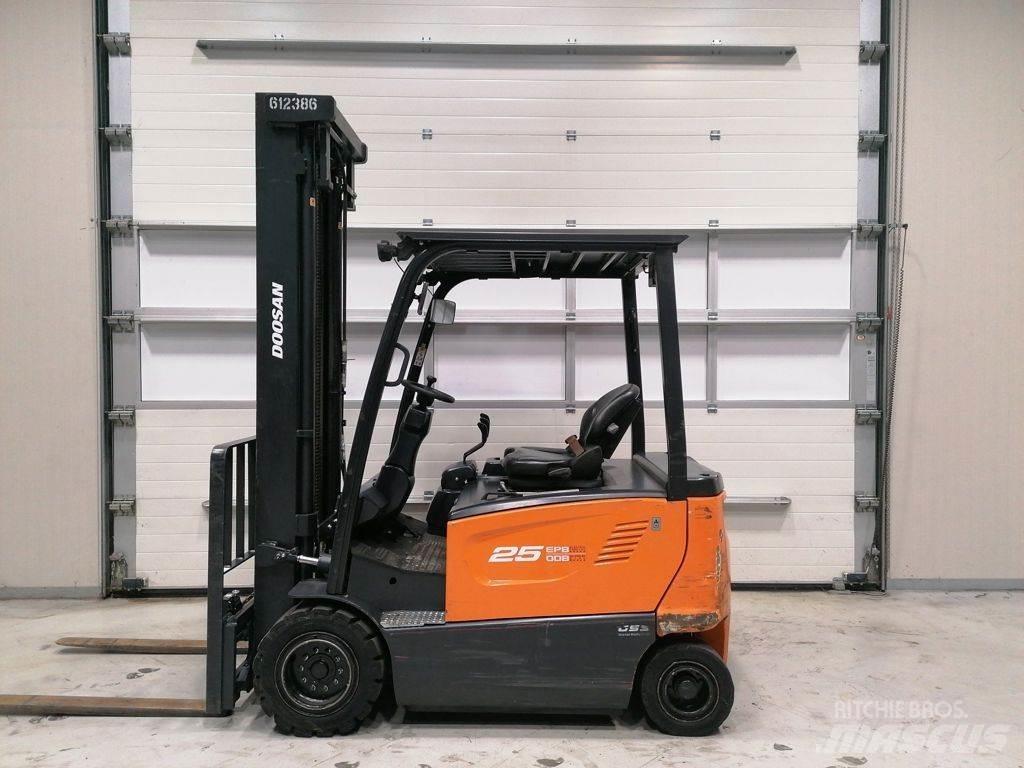 Doosan B25X-7 Chariots élévateurs électriques