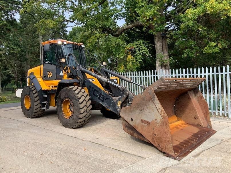 JCB 437 HT Chargeuse sur pneus