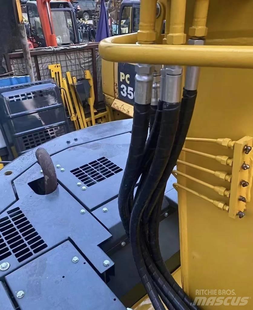 Komatsu 128 US Pelle sur chenilles