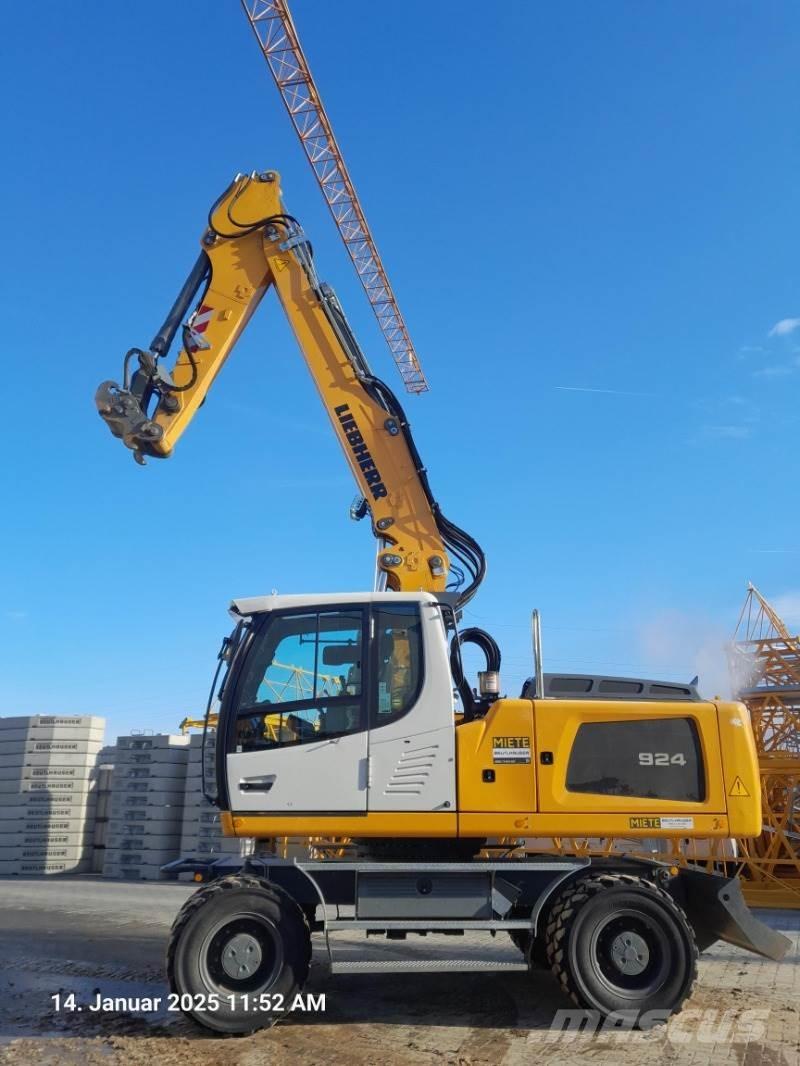 Liebherr A924 Pelle sur pneus