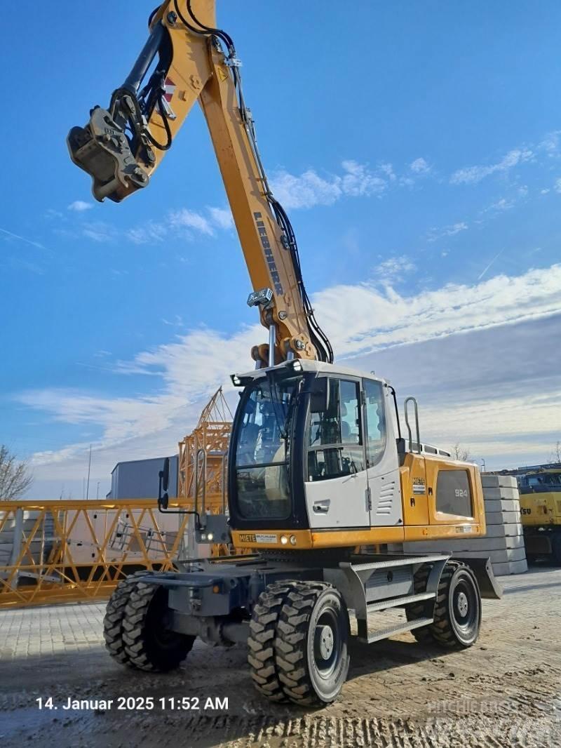 Liebherr A924 Pelle sur pneus