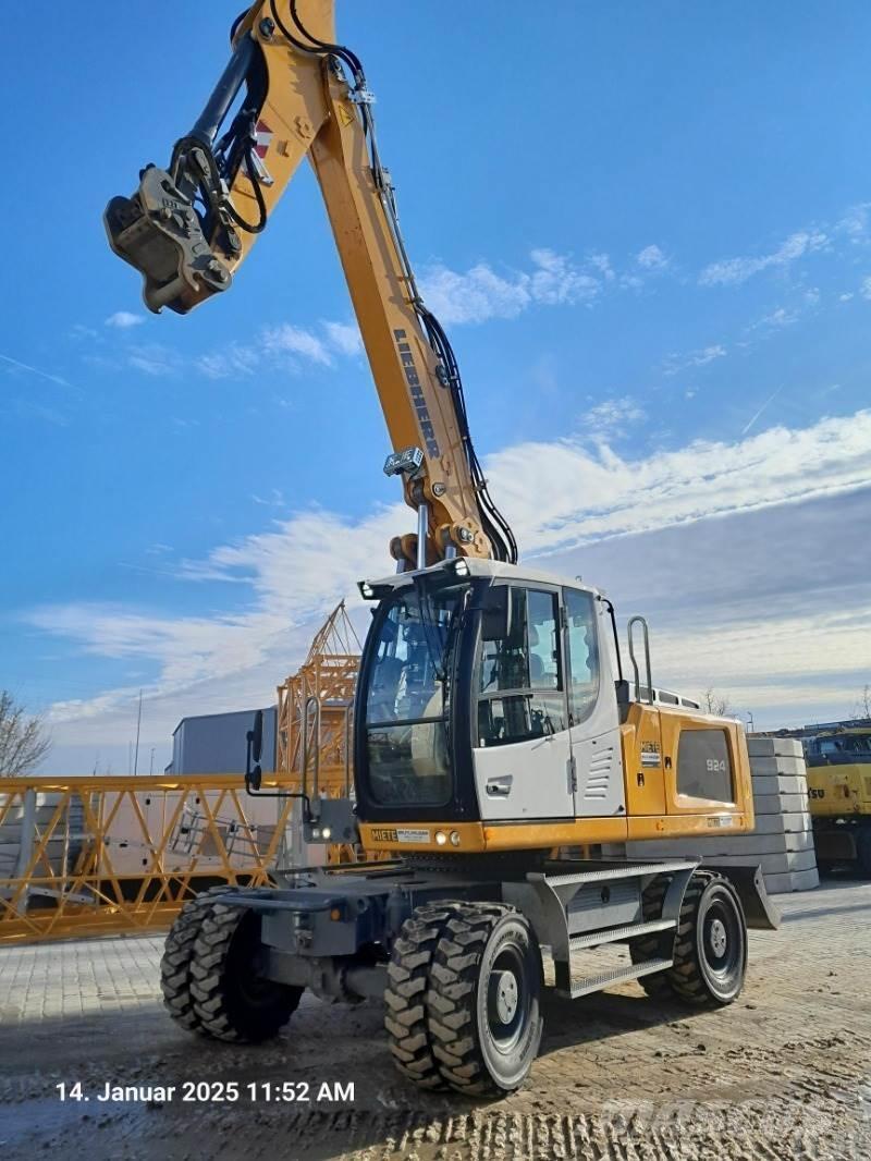 Liebherr A924 Pelle sur pneus