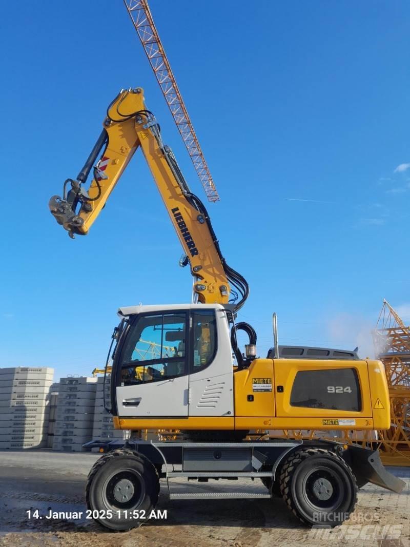 Liebherr A924 Pelle sur pneus
