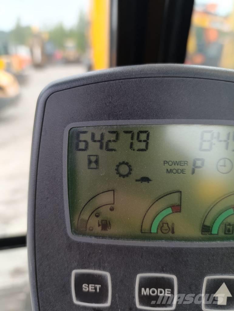 JCB JS 260 LC Pelle sur chenilles