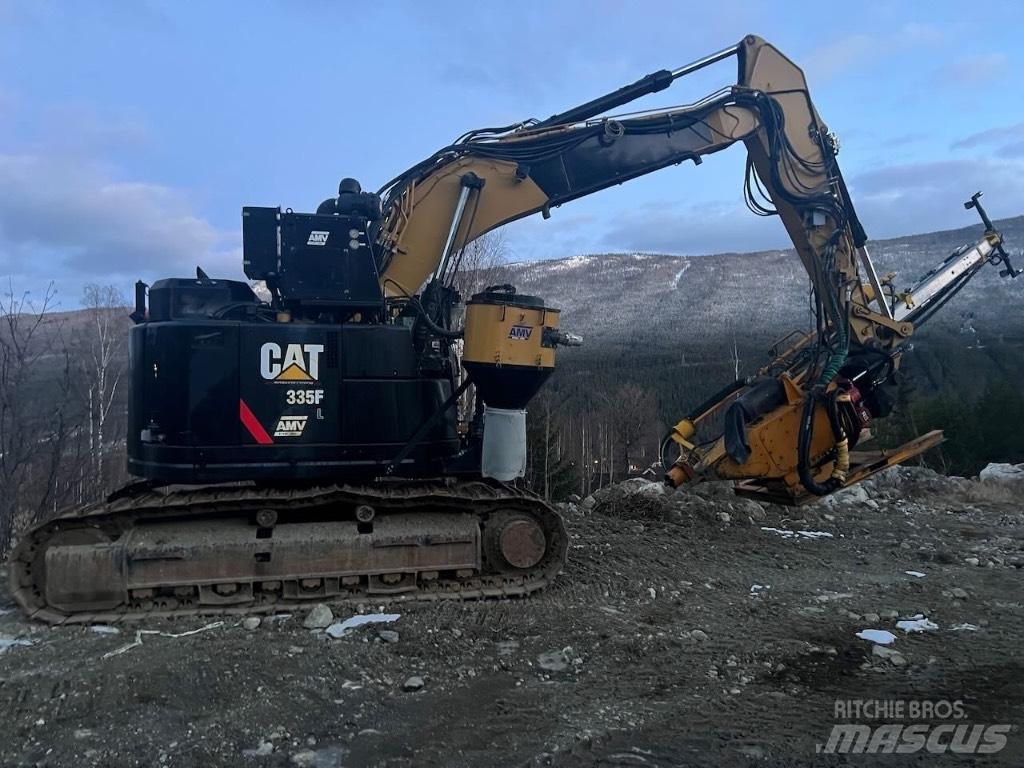 CAT 335 F L CR Foreuse de surface