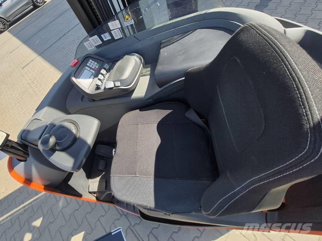 Toyota RRE160H Chariot à mât rétractable