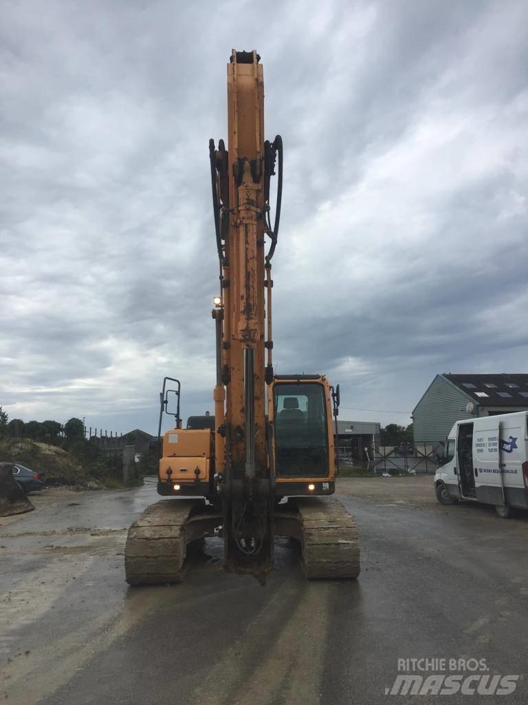 Hyundai Robex 220 LC Pelle sur chenilles