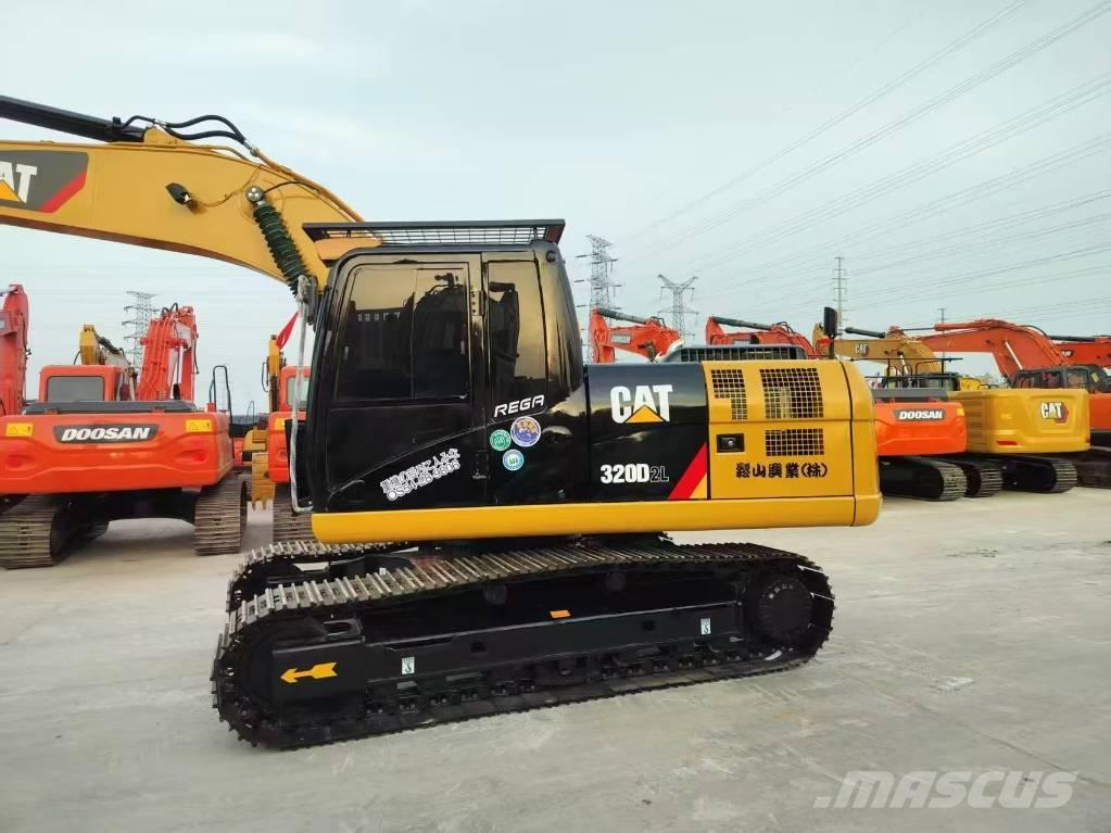 CAT 320D2L Pelle sur chenilles