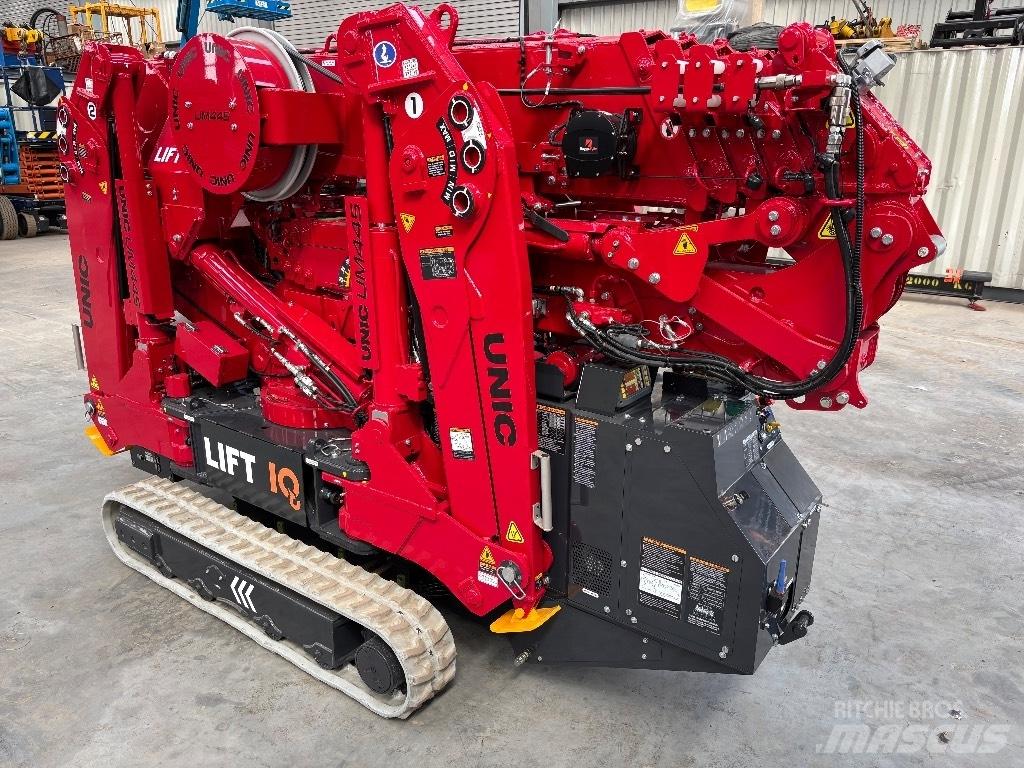 Unic UM 445 Grues tout terrain