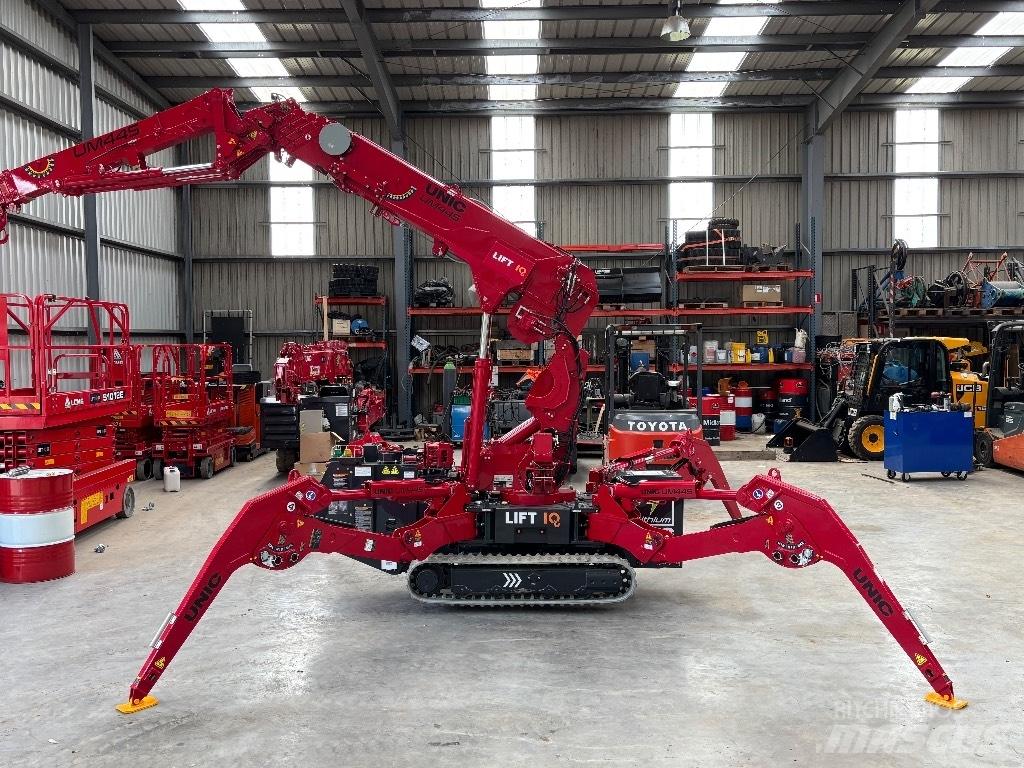 Unic UM 445 Grues tout terrain