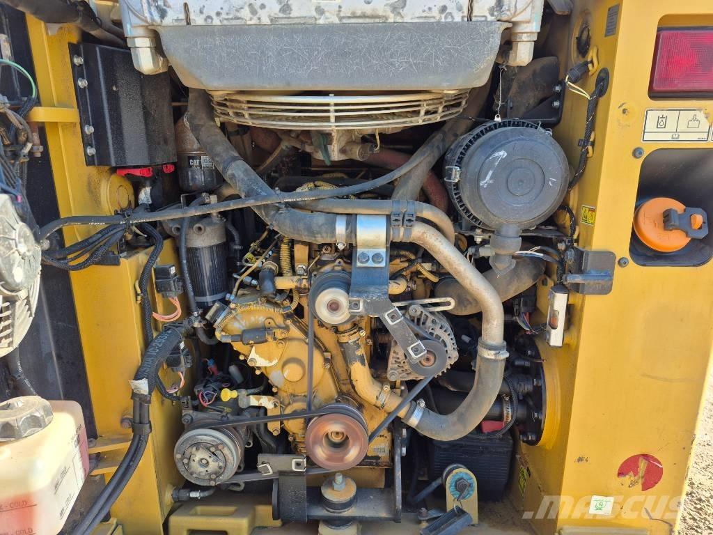 CAT 249 D Chargeuse compacte