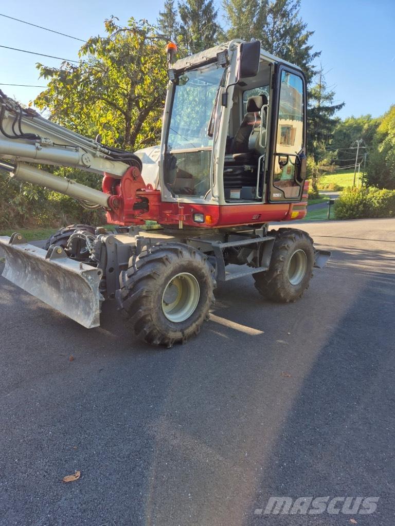 Takeuchi TB 295 W Pelle sur pneus