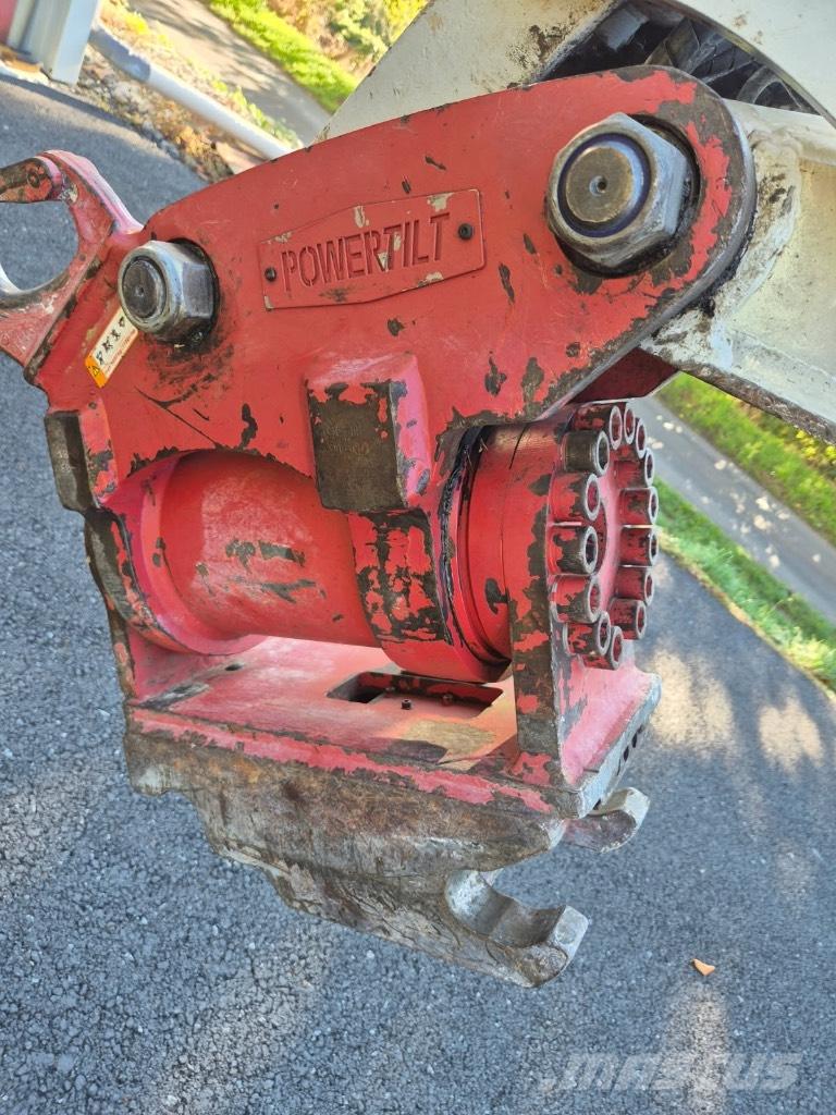 Takeuchi TB 295 W Pelle sur pneus