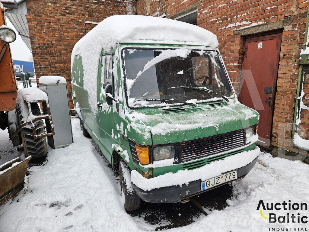 Mercedes-Benz 207D Utilitaire