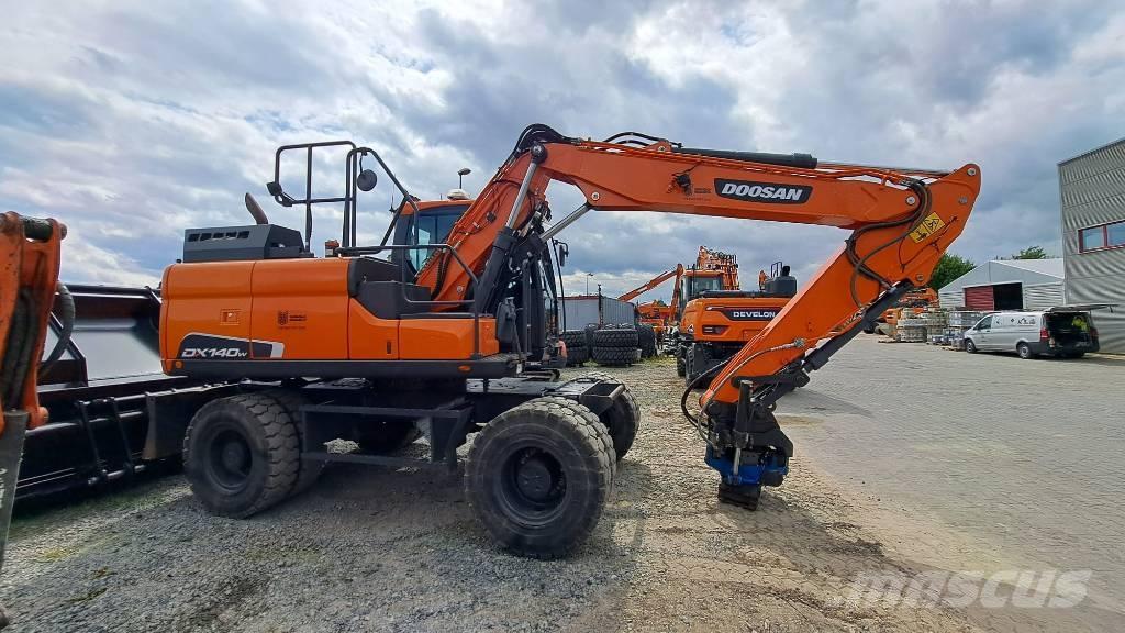 Doosan DX140W-5 Pelle sur pneus