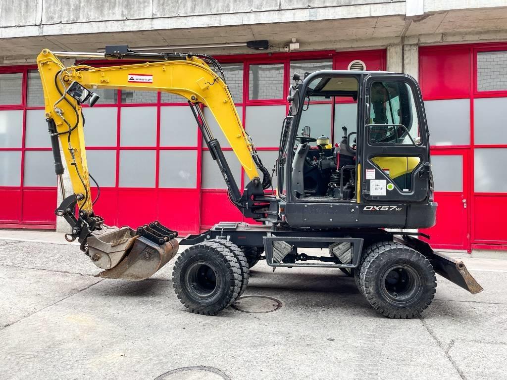 Doosan DX 57 W-5 Pelle sur pneus
