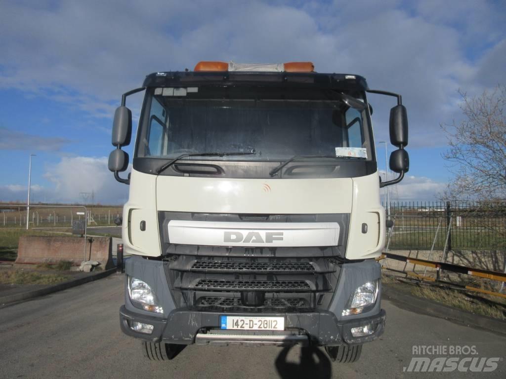DAF CF370 Camion plateau ridelle avec grue