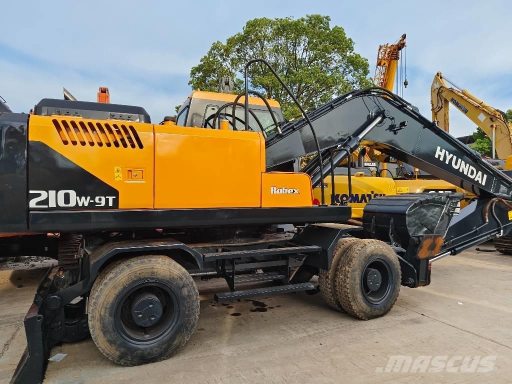Hyundai R210W-9 Pelle sur pneus