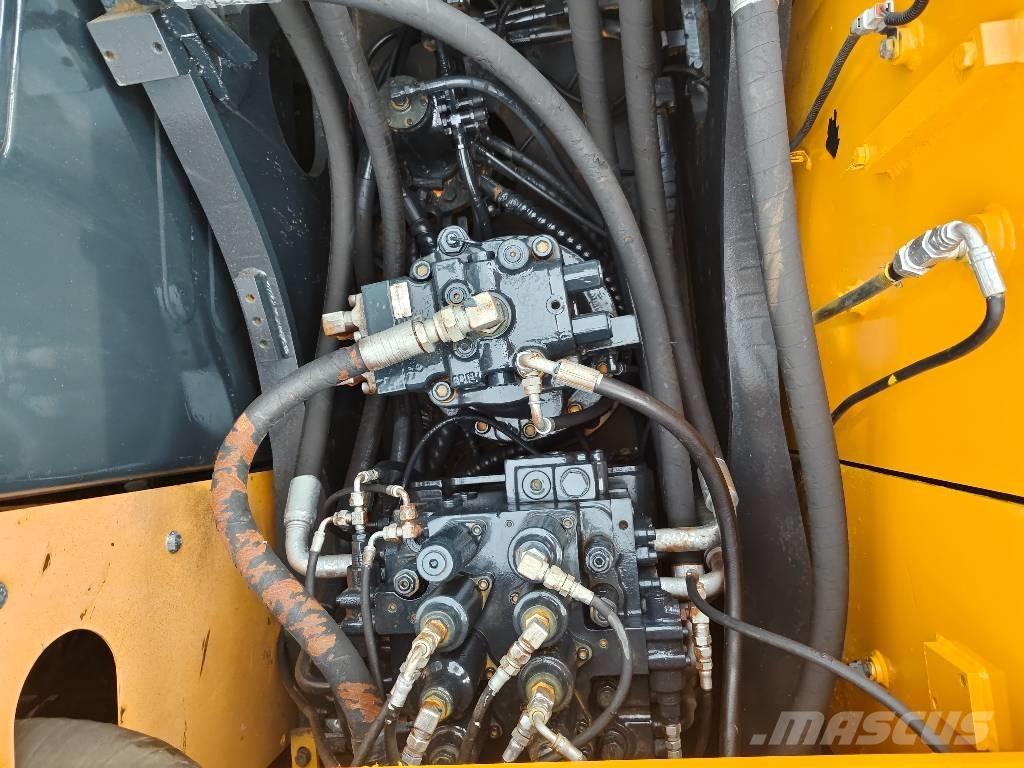 Hyundai R210W-9 Pelle sur pneus