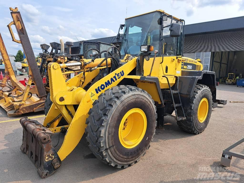Komatsu WA 250-5H Chargeuse sur pneus