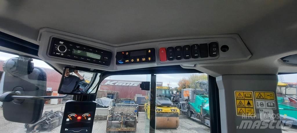 CAT 906 Chargeuse sur pneus