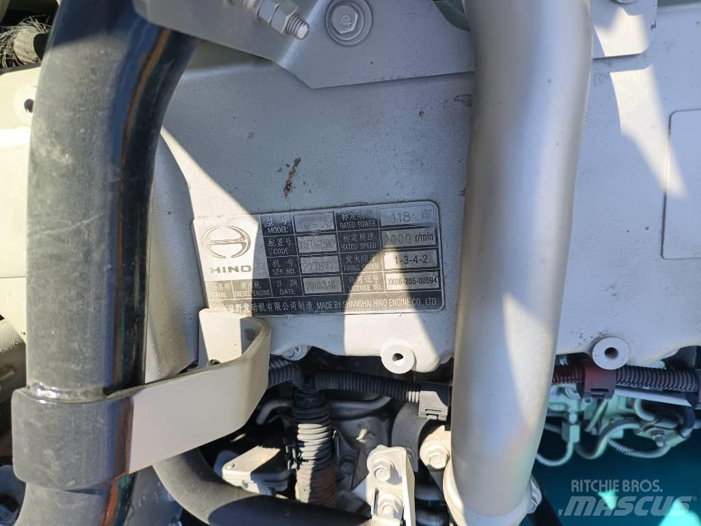Kobelco SK200D Pelle sur chenilles