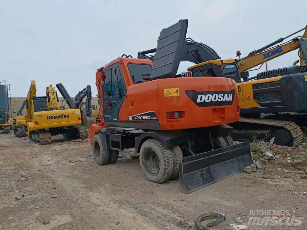 Doosan 150 W Pelle sur pneus