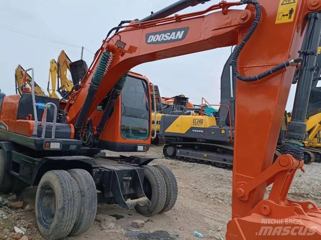 Doosan 150 W Pelle sur pneus