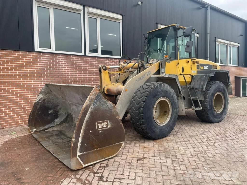 Komatsu WA250-5 Chargeuse sur pneus