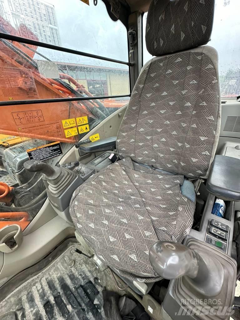 Hitachi ZX 350 LC N Pelle sur chenilles