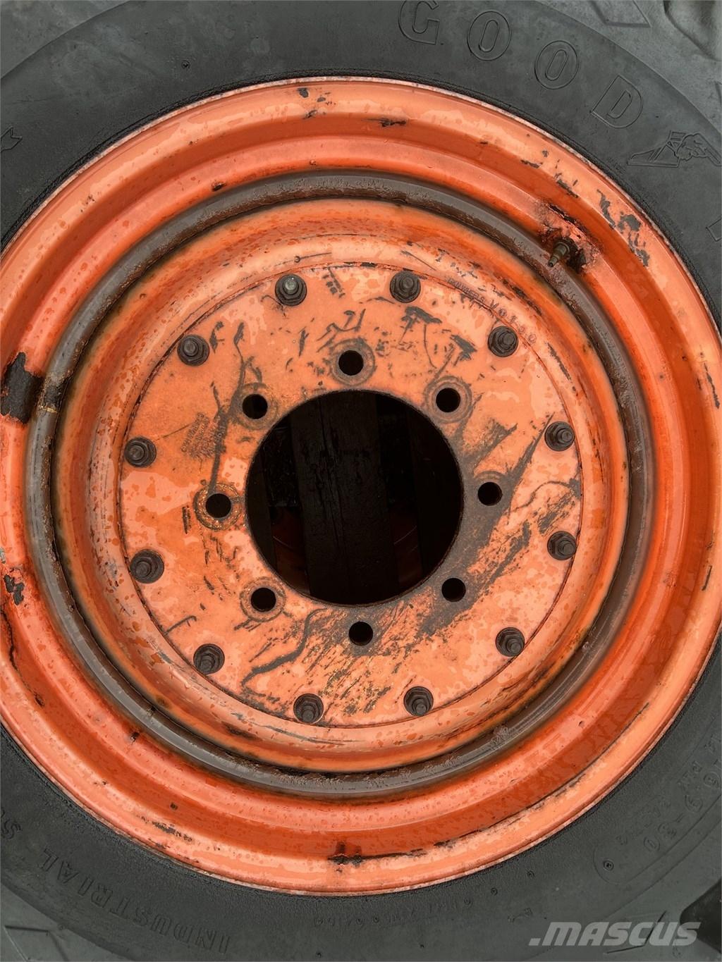 Goodyear 16,9-30 Pneus, roues et jantes