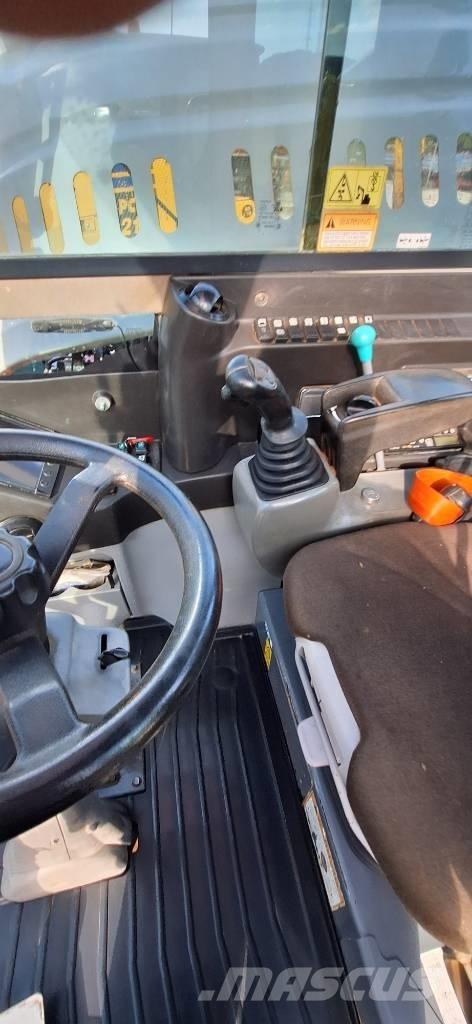 Takeuchi TB 295W Pelle sur pneus