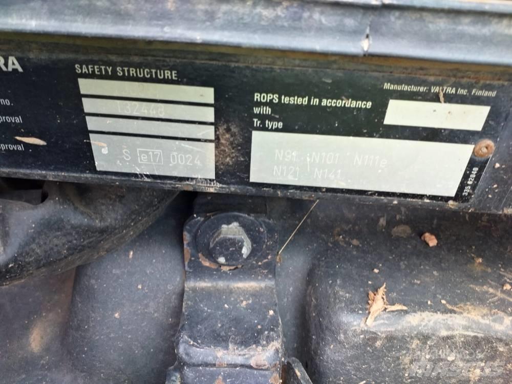 Valtra N121 Tracteur