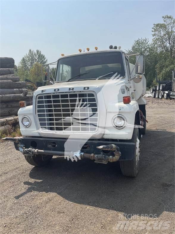Ford 8000 Camion citerne à eau