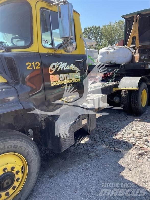 Mack DM688S Tracteur routier
