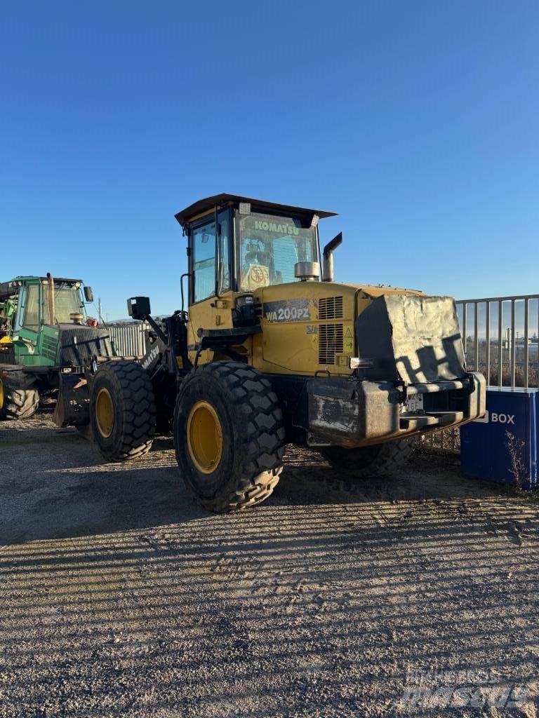 Komatsu WA 200 PZ-6 Chargeuse sur pneus