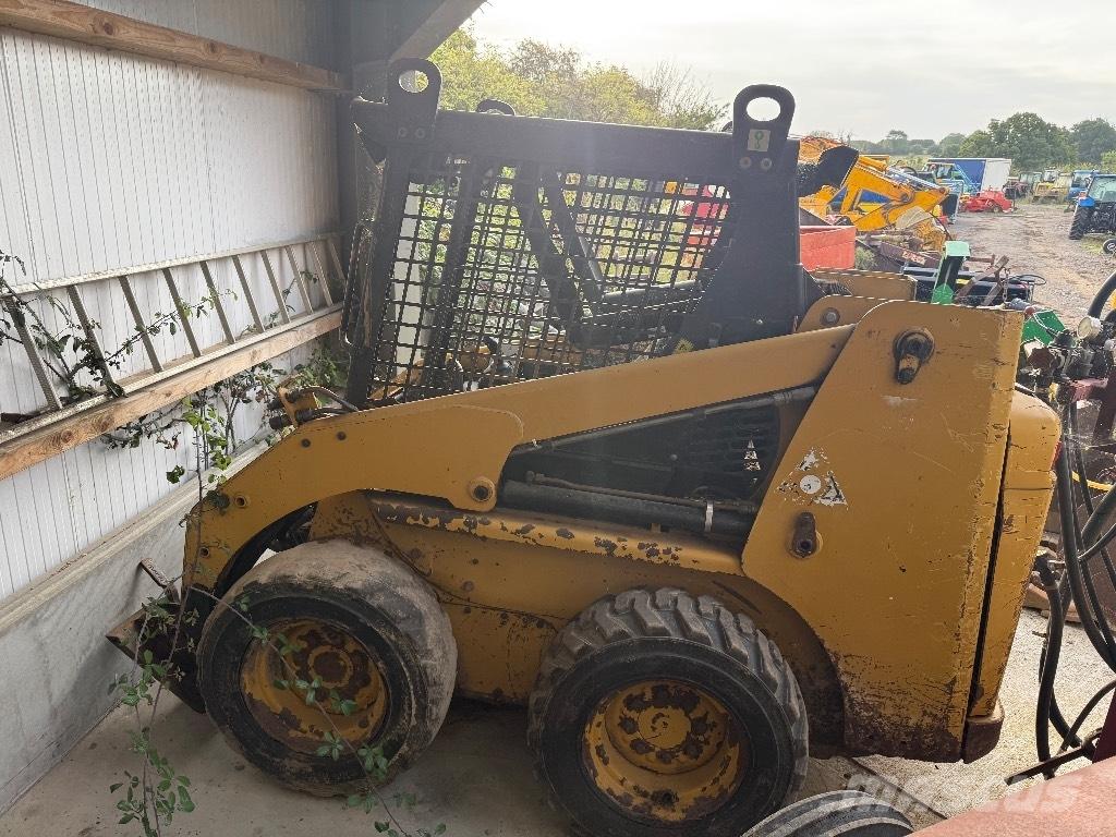 CAT 216 B 3 Chargeuse compacte
