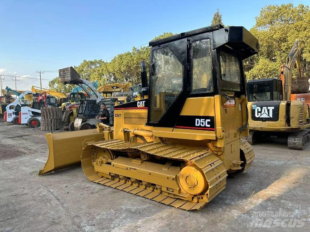 CAT D 5 C Bouteurs sur chenilles