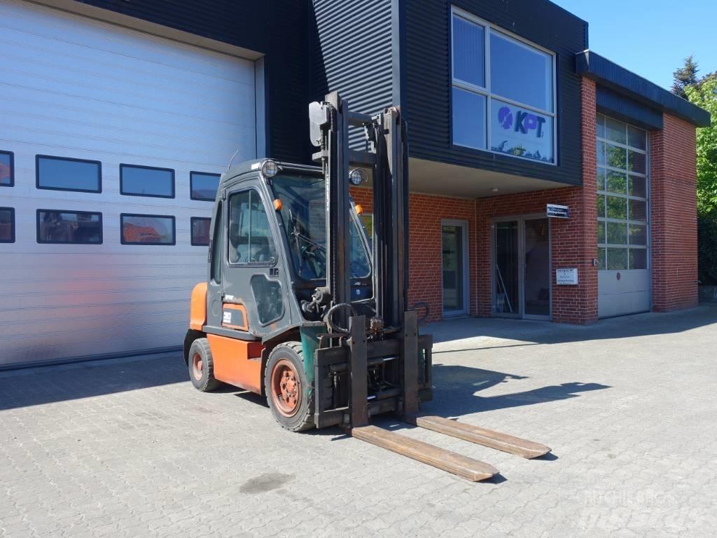 Nissan FGD 02A30Q Chariots diesel